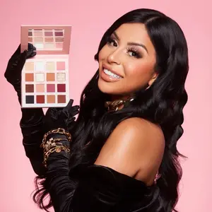 Goals Met eyeshadow palette. Beautiful makeup palette with matte and shimmer shades. Limited edition