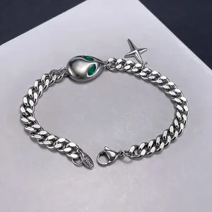 1pc Retro Cuban Chain Bracelet for Men & Women - 304 Stainless Steel Titanium-Plated Unisex Jewelry with Alien Head Charm & Star Accents, Durable Casual Attire, Party & Festival Accessories, Christmas Valentine's Father's Day Gift, Festival