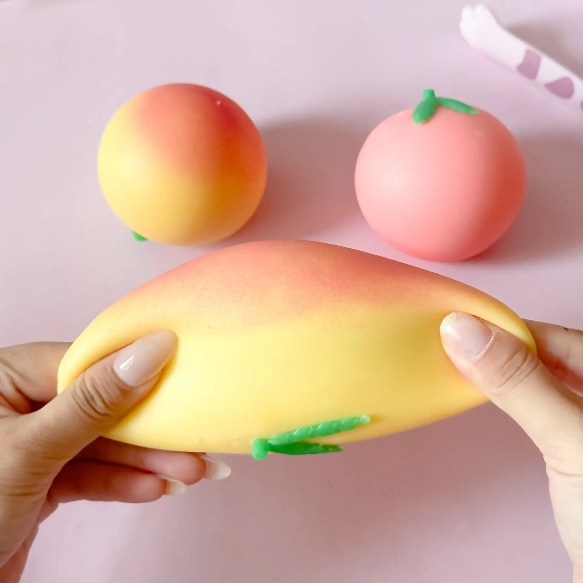 Children's Creative Stress Relief Peach Decompression Toy, Peach Squeeze Ball for Boys and Girls, Slow Rebound Stress Ball