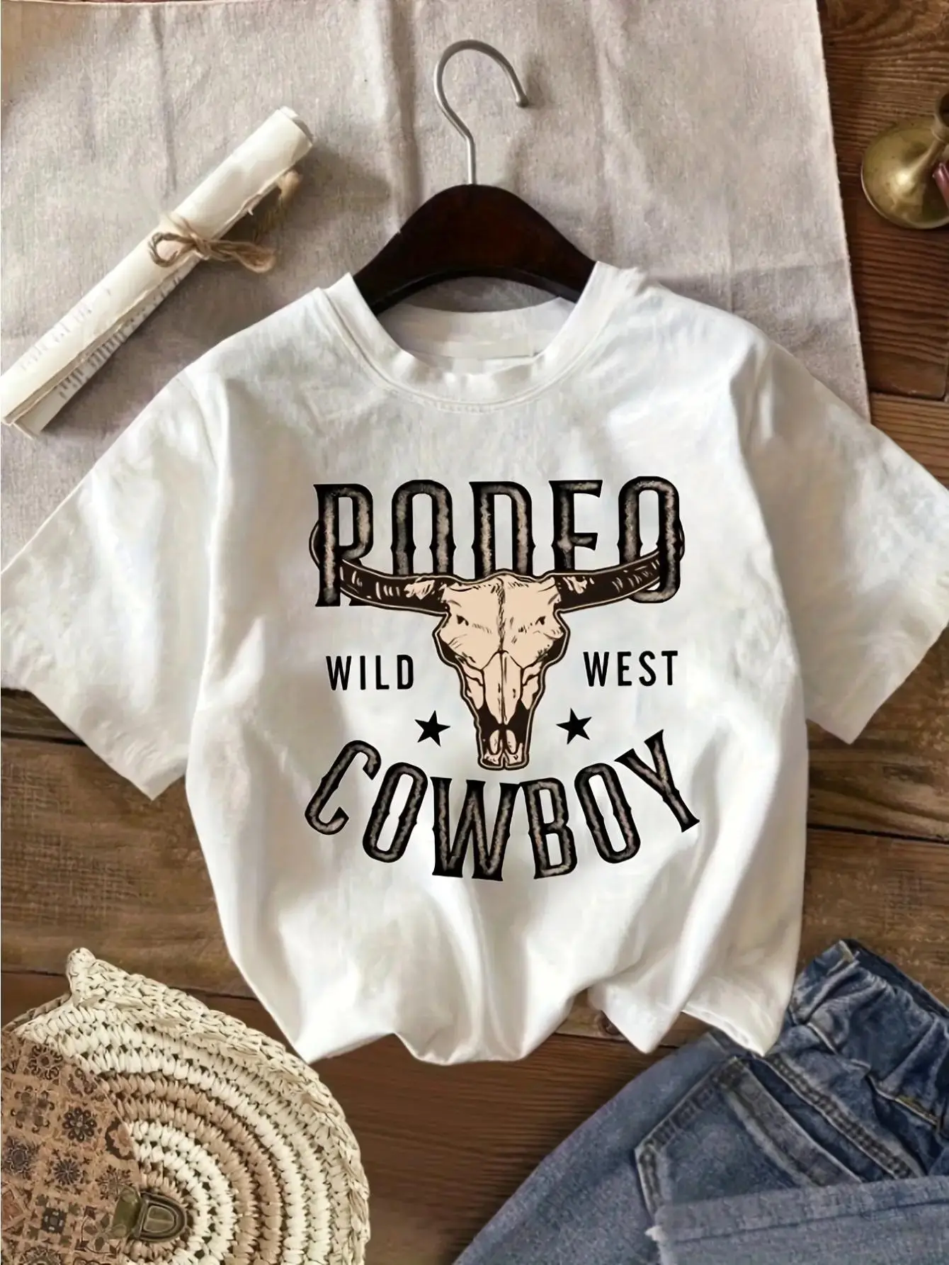 Women'S Western Cowboy Graphic T-Shirt - Rodeo Wild West Bull Skull & Cactus Print Short Sleeve Top, Medium Stretch Machine Washable Round Neck, Western Theme Party Outfit, Casual Spring Summer Fall Casual Attire, Cowboy Apparel for Rodeo Events & C