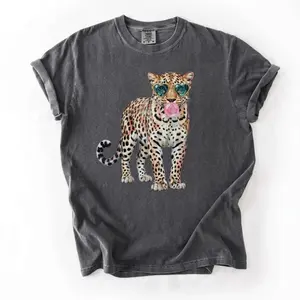 Leopard Comfort Colors Shirt Leopard Bubblegum Sunglasses T-Shirt Cute Animal Print Tee