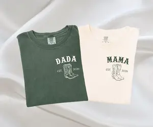 Comfort Colors DADA MAMA Est 2026 Cowboy Boots T-Shirt Matching Couple Shirt Western Pregnancy Announcement Tee New Parents Gift Unisex Graphic Tee USA