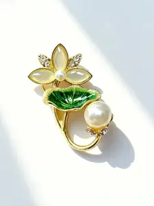 Elegant Lotus Leaf Pearl Brooch, Alloy Brooch Pin, Plant Pin for Clothes Bags Hats, Fashion Accessory Gift for Women, Stylish Floral Badge