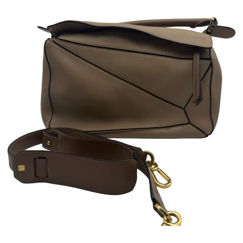 Pre-owned Loewe Puzzle Medium Beige Grained Leather Top Handle Crossbody Bag Functional, with Detachable Additional Strap, Crossbody Bags