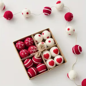 1 box /16 pieces, Christmas decorations, felt box Christmas ball pendants, suitable for Christmas tree, Christmas, Thanksgiving, festival party decoration and arrangement
