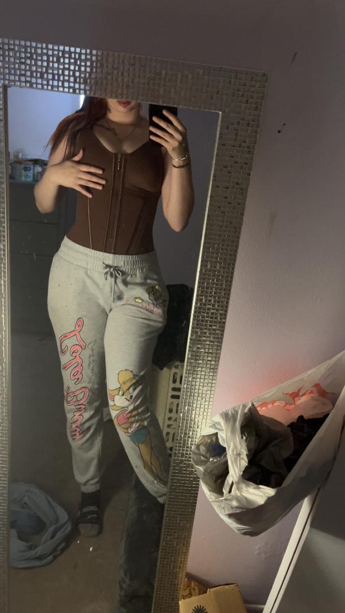 Cliente usando Chaleco Faja Moldeador™