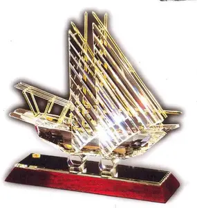 Asfour Crystal 232-200 9.64 L x 10.23 H in. Crystal Sailboat Transportation Figurines