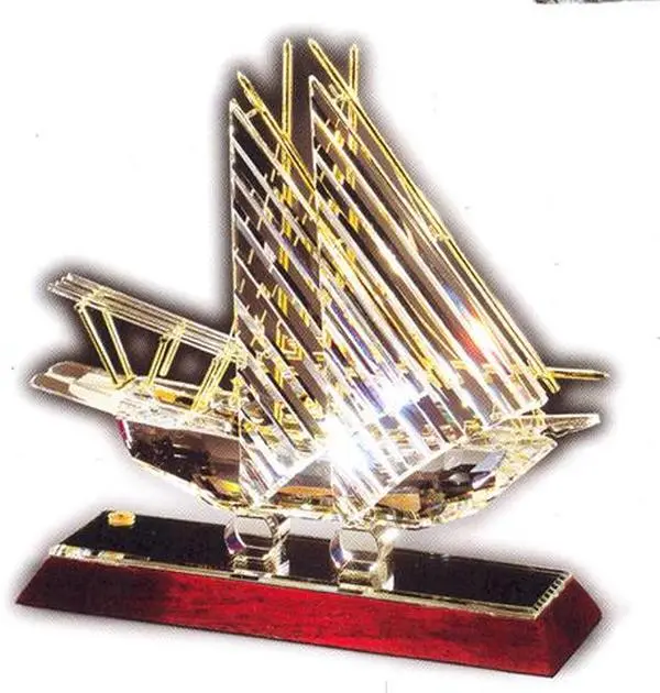 Asfour Crystal 232-200 9.64 L x 10.23 H in. Crystal Sailboat Transportation Figurines