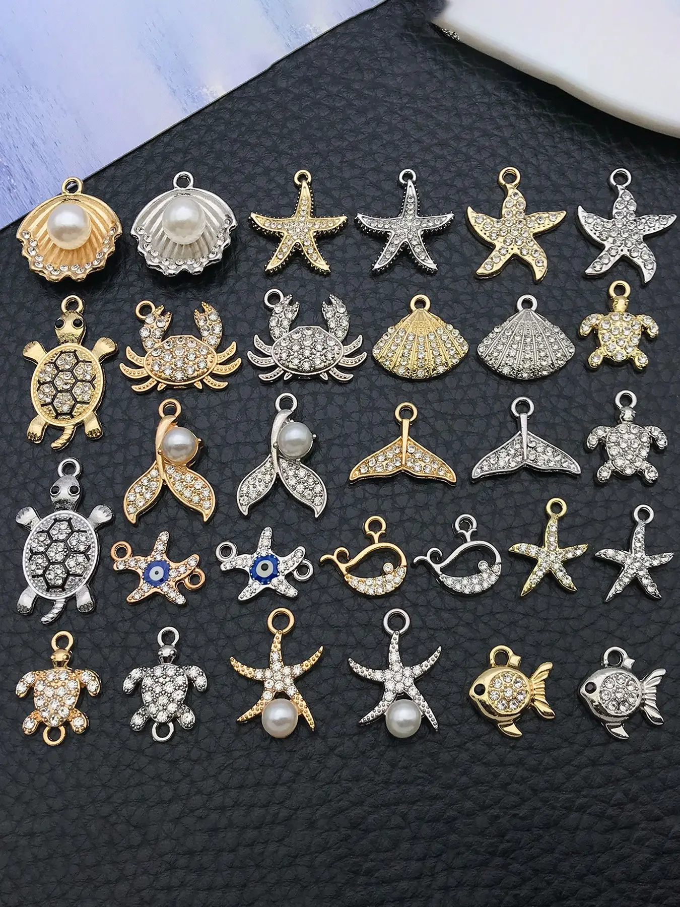 30pcs Mix Assorted Crystal Rhinestone Ocean Animal Charms Turtle Seashell Starfish Fish Dangle Pendants for Bracelets Necklaces Earrings Keychains Making and Crafting Crystal Pendants Set
