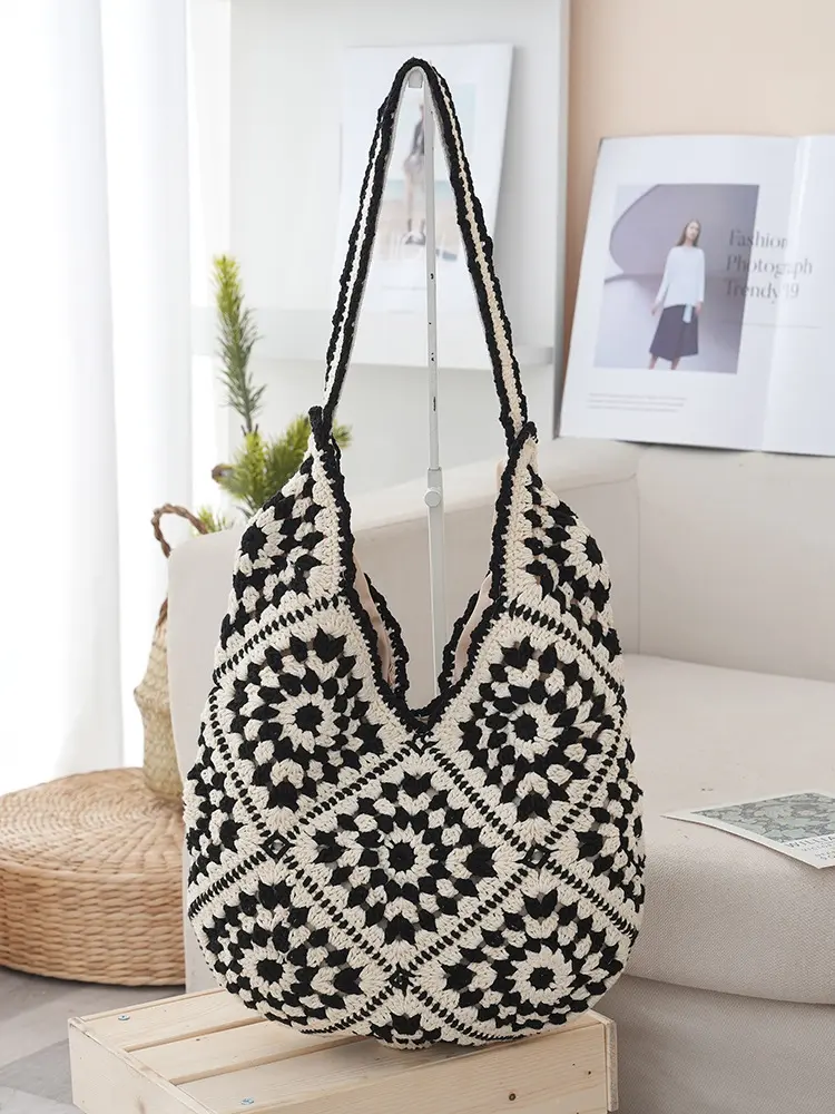 Korean style niche woven tote bag for women, new summer 2026, trendy large capacity color-blocked casual shoulder bag/underarm bag.