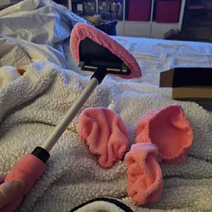 Windshield Cleaning Tool, Microfiber Car Window Cleaner with 4 Reusable and Washable Microfiber Pads and Extendable Handle