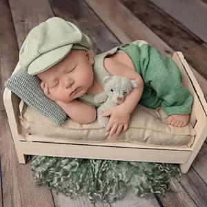 The hat belt pants set features cute patterns, adding a lot of charm to your baby's photos.