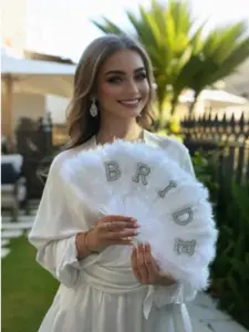 Elegant Pearl Decorated Bridal Fan, Handheld Wedding Accessory, Perfect for Weddings and Bridesmaid Parties, Stylish and Elegant Design