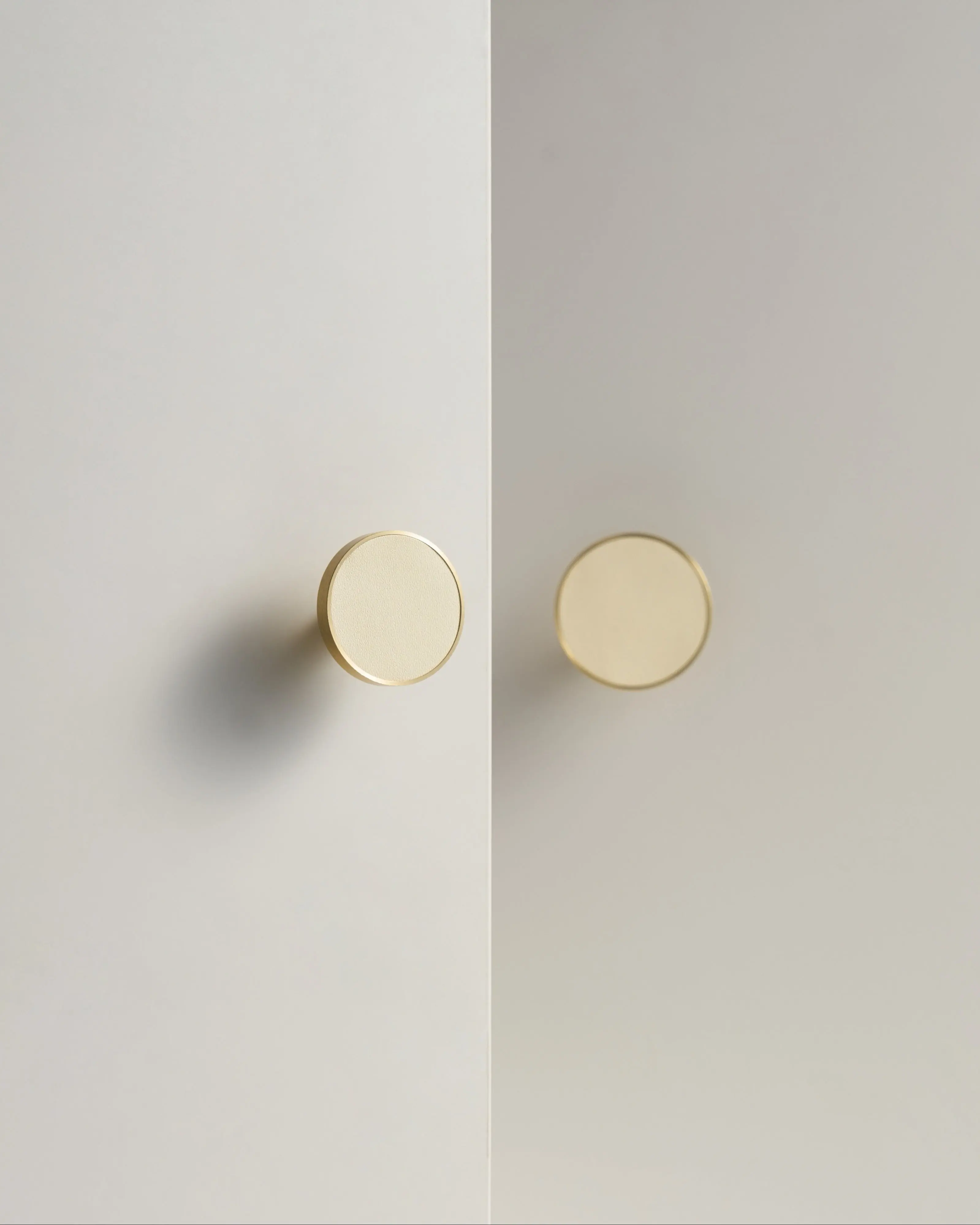 MADISON LEATHER & BRASS CABINET KNOB BEIGE