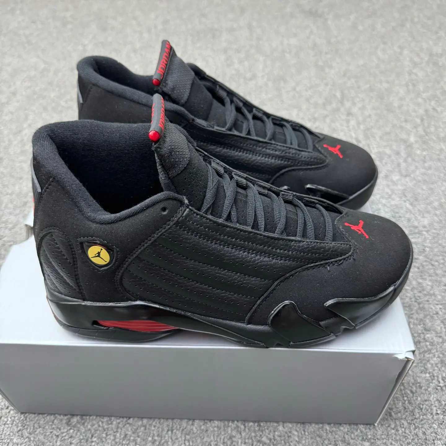 Vintage Mid Top Athletic Sneakers For Men, Black & Red Colorway Non-Slip Streetwear Kicks，Retro Classic Hip Hop Street Performance Shoes