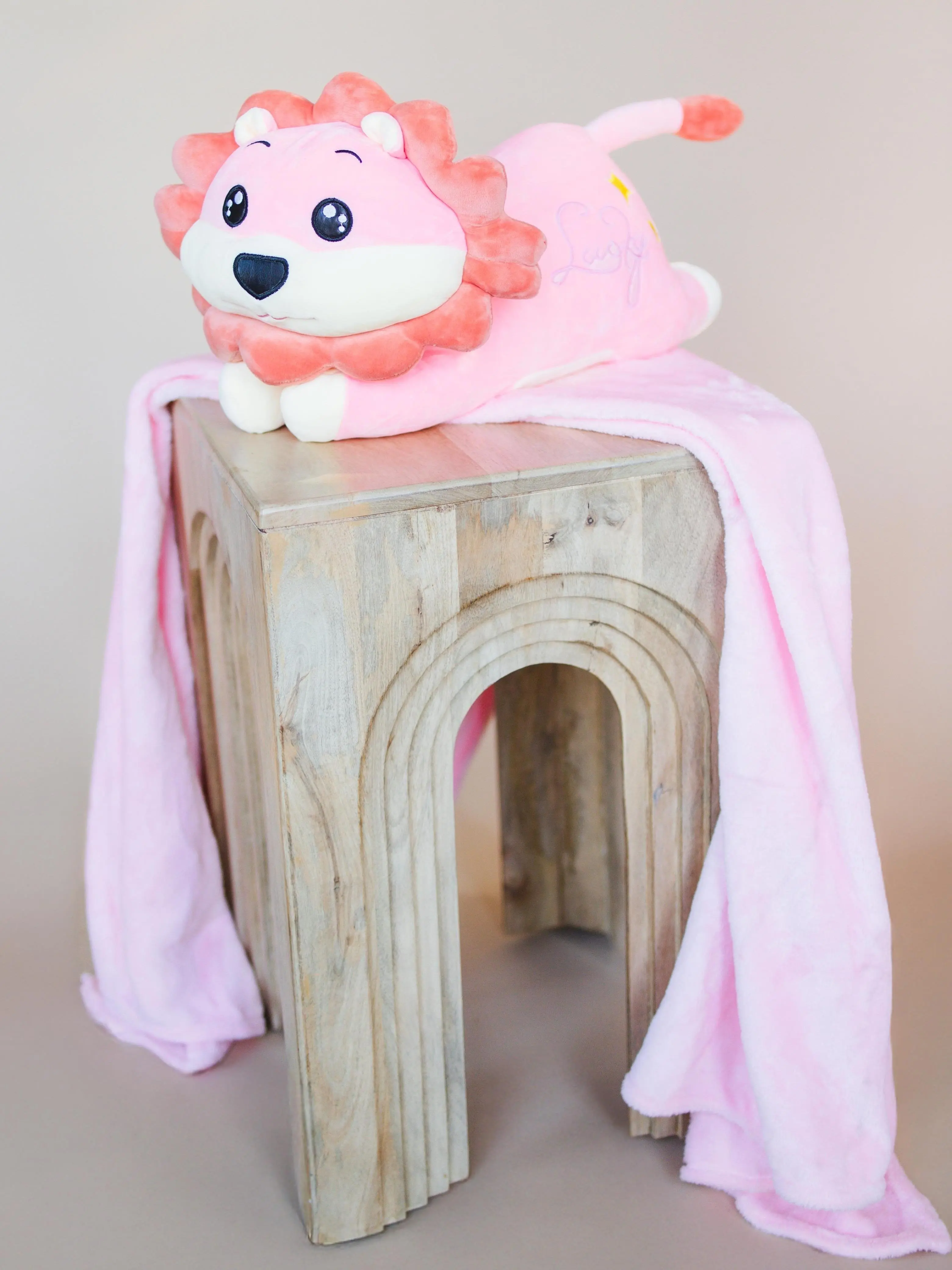 Stuffed Animal That Turns Into a Blanket | Zuzu the Lion  2-in-1 Plush Blanket