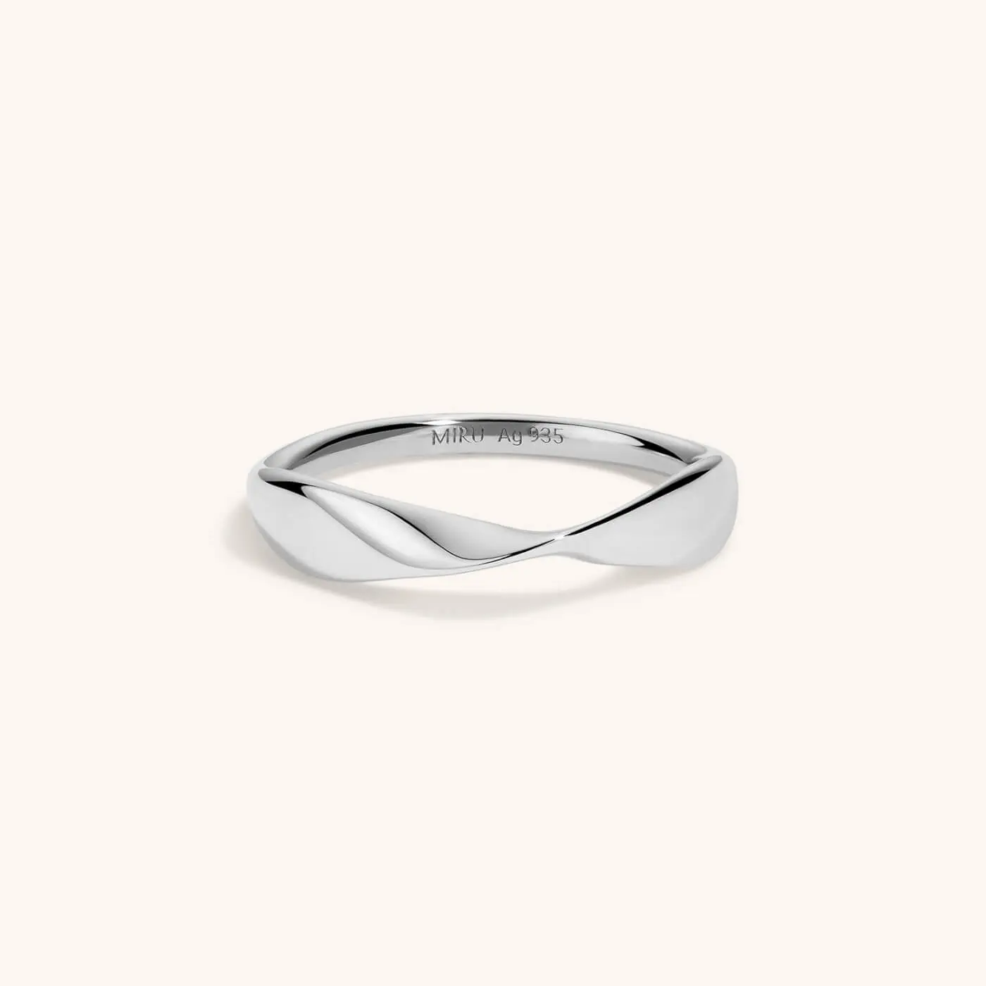 Möbius Fine Ring