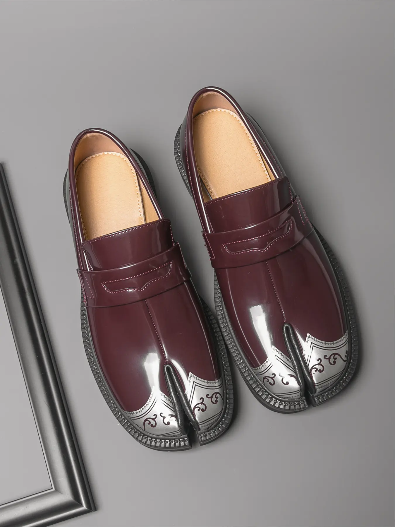 Men's Black-Silver Carved Platform Split-Toe Loafers: Glossy Cowhide + Height-Increasing Anti-Slip, High-Street Trendy Casual Slip On Shoes PU Leather Footwear