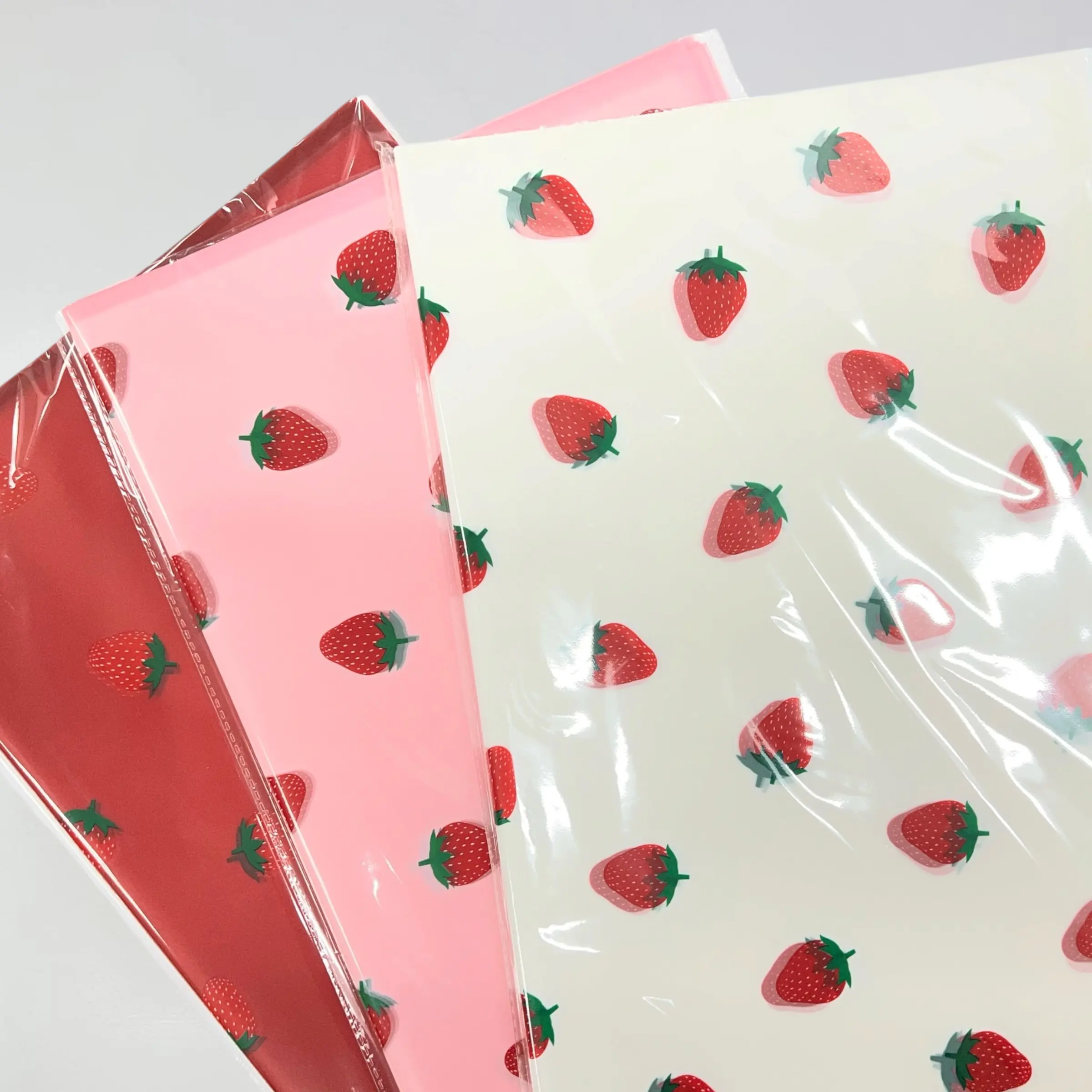 20 Sheets Strawberry Printed Waterproof Gift Wrapping Paper - DIY Specialty Wrapping Supplies, Flower Wraps for Creative Packaging, Mom Birthday Presents, Creative Gift Packaging, Bouquet Packaging