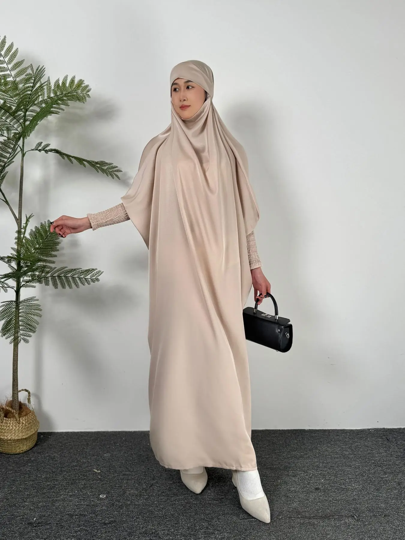 Women's Solid Batwing Sleeve Abaya with Hijab, Modest Fashion Shirred Long Sleeve Abaya & Hijab for Daily Wear, Muslim Clothing for Women