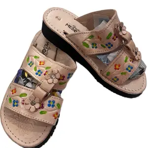 Huarache Mexicano de piel - Handmade Mexican Leather Women's Sandals - Hand Painted Flower Design - Open Toe - Comfortable Daily Use - Chancla beige Pintada - Versatile Footwear for All Seasons - Shoe