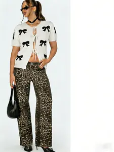 Playful Contrast Beige-black Bow Jacquard Design Tie-front Open Knitwear Cardigan, Casual Soft Neutral Short Sleeve Knits Sweater, 2026 Summer Coastal Vacation Cool Girl Fashion Sexy Tie Top, Coquette Aesthetic Fashion Style, Y2K Retro Vintage Style