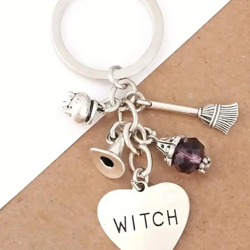 1 Piece Fashionable Casual Witch Letter Pattern Heart Design Alloy Keychain, Cute Keychain, Creative Key Chain for Bag, Car, Holiday Party Gift, Halloween, Keychain for Bags, Cute Keychain Accessory
