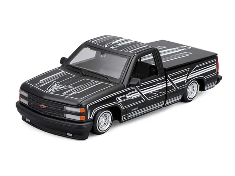 1993 Chevrolet 454 SS Pickup Lowrider – Black (Design Lowriders) Diecast 1:24 Scale Model - Maisto 32550BK