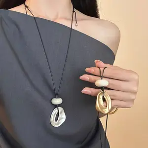Korean InS-style simple irregular circle pendant long necklace, a niche design for women, versatile sweater chain necklace