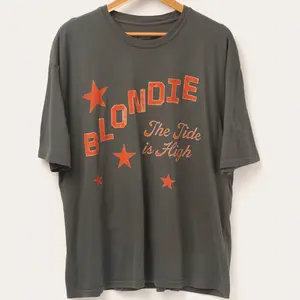 Classic #Blondie The Tide Is High Band Graphic T-Shirt, Classic Rock Revival, Distressed, Casual Wear, Festival Fashion, Concert Tour 2025, Unisex Top
