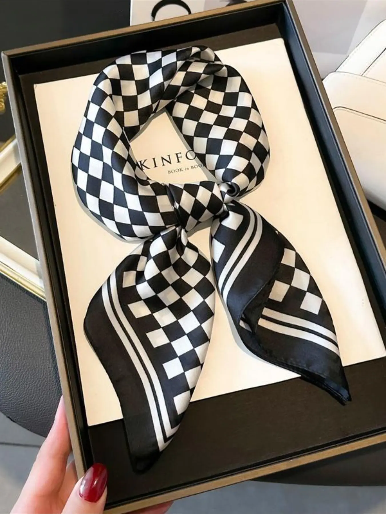 Women's Checked Pattern Contrast Binding Design Square Scarf, Black Casual Soft Comfortable Scarf for Daily Wear, Fashion Accessories for Women & Girls
