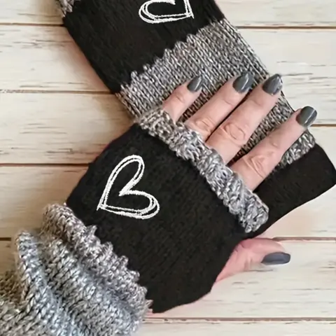 Women's Heart-Shaped Knitted Gloves, Elastic Winter Warmth, Comfortable Design, Ideal Valentine Gift, Perfect for Cold Weather Accessories, Warming Gloves