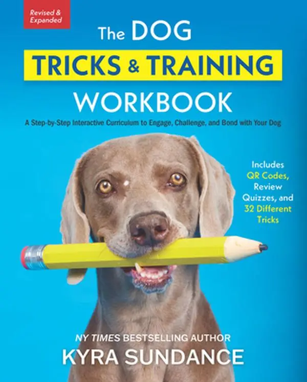 The Dog Tricks and Training Workbook - Revised and Expanded English Edition: Photo-Illustrated Step-by-Step Curriculum with Review Quizzes, QR Codes, and Video Tutorials Accessible via QR Codes - Kyra Sundance, Paperback