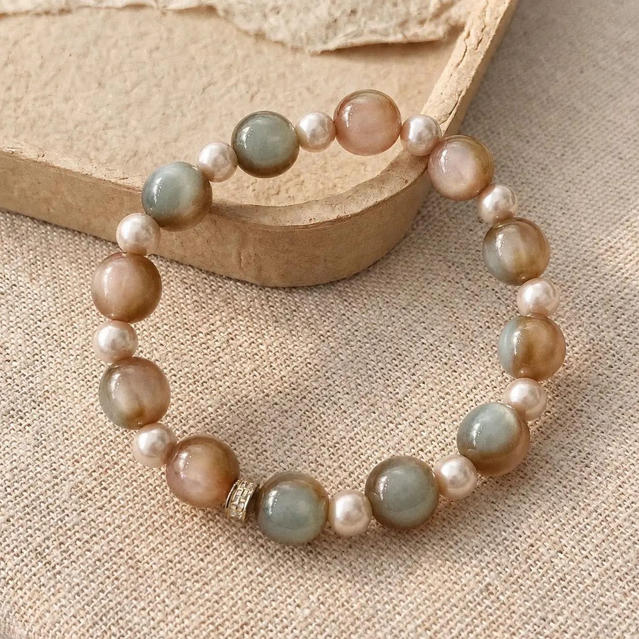 8mm Aesthetic Cat's Eye & Pearl Beaded Bracelet - Iridescent Stackable Stretch Jewelry, Boho Minimalist Accessory for Women handmade