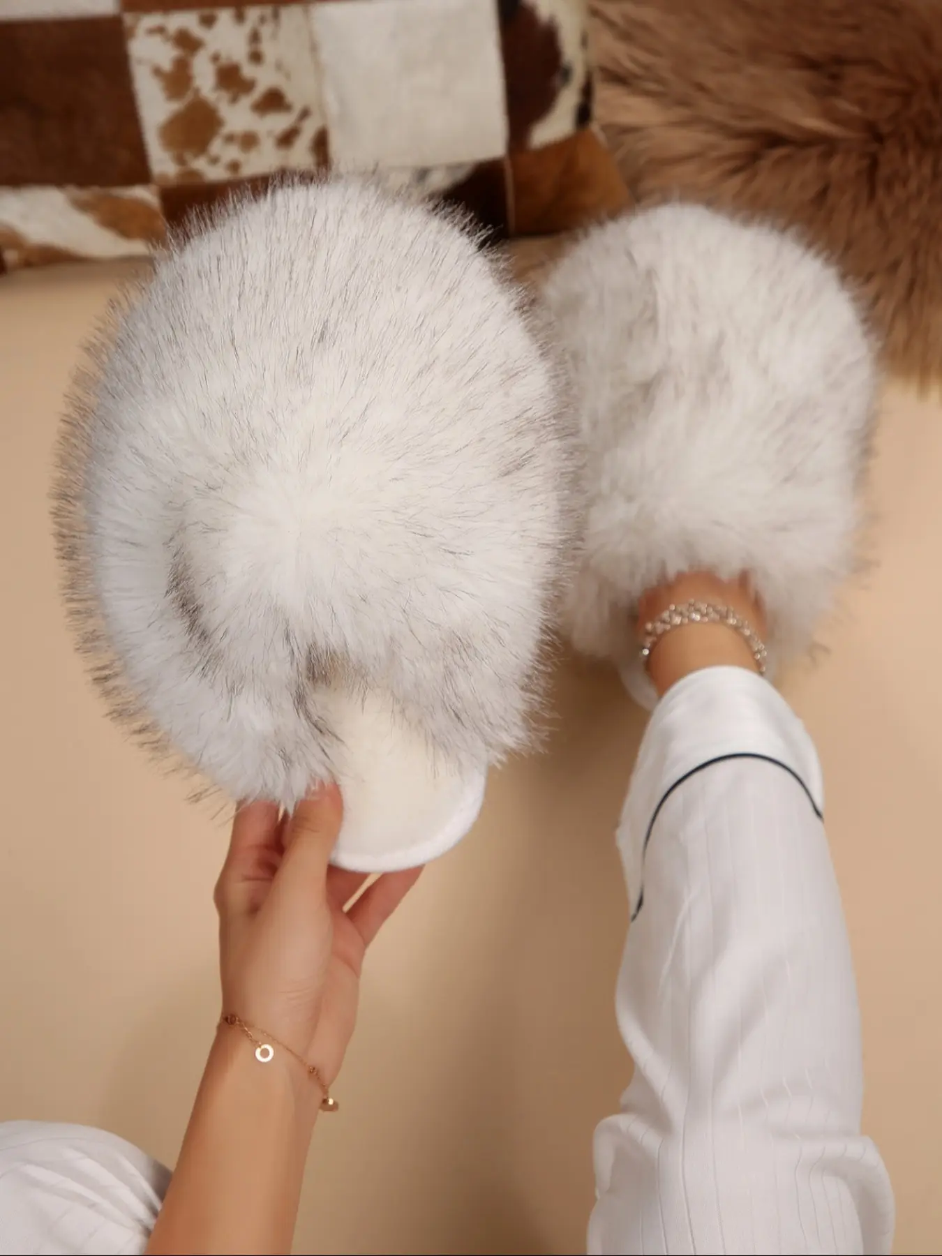 Women's New Faux Fur Home Slippers, Fashion Leopard Print Design, Soft Plush Texture, One-Piece Easy Wear, Fall & Winter Comfort, Leopard Pattern Slippers, Fuzzy House Shoes