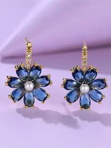 A pair of golden and blue zirconia flower Elegant Minimalist Flower Stud Earrings are fashionable, high-end and simple, suitable for women to wear during proposals, travels and daily life