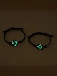 Fluorescent bracelets for couples and girlfriends, designed with the sun, moon, stars and constellations. They are unique friendship jewels that glow in the dark.