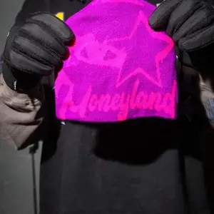 Personas Beanie (purple + pink)