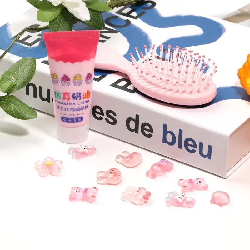 【T325】.Milk glue has excellent plasticity. It can also be combined with cartoon stickers to enrich the theme and style of the work. This set of products includes combs and related items, which can be used to make personalized items.