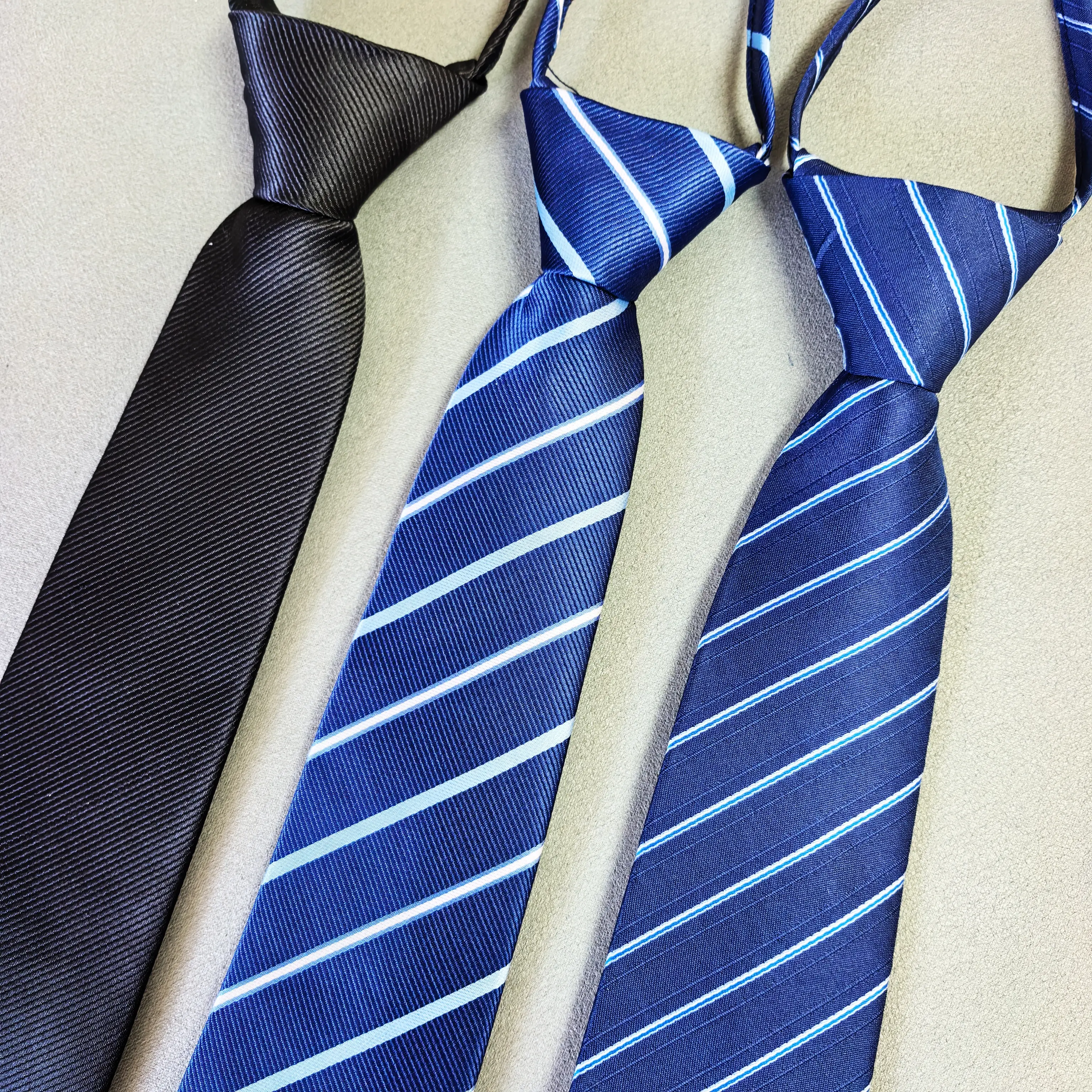 3-Pack Men's 1200-Needle Solid Color Polyester Zipper Stripe Tie Set, Classic Retro Business Versatile Tie Suitable for Work, Interviews, Banquets, etc., Black, blue and white coarse pattern, blue and white fine pattern, tie optional
