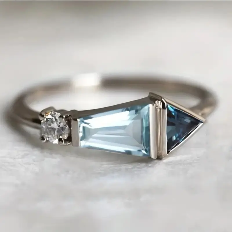 [Atmospheric transparent women's jewelry ring] Elegant birthday ring with princess cut blue crystal, simple and atmospheric transparent design, fashionable women's jewelry