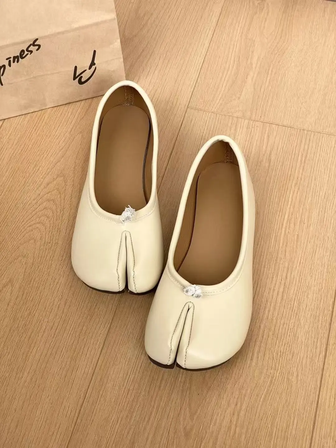 Women's Elegant Red Ballerina Slipper Style Plain Toe Ballet Flats, Fashionable Slip-On Shoes with Soft Leather Upper, Small Bow Detail, Lightweight Non-Slip Comfortable Sole, Retro Casual Footwear (Multiple Colorways), Ballerina Slipper Style Ballet Flat