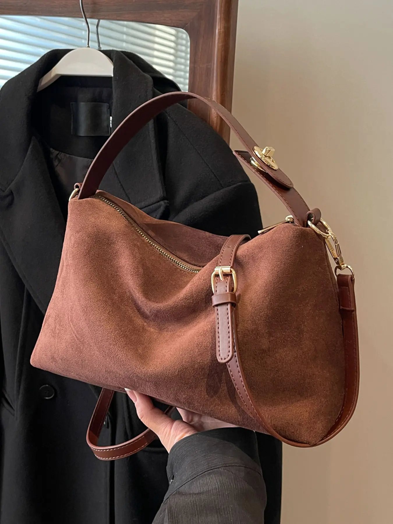 Textured frosted women's shoulder crossbody bag, versatile casual simple handbag, trendy solid color niche design shoulder commuter bag, suitable for daily matching, commuting and other scenarios, Fashionable crossbody bag, Everyday bag, Fashionable Bags