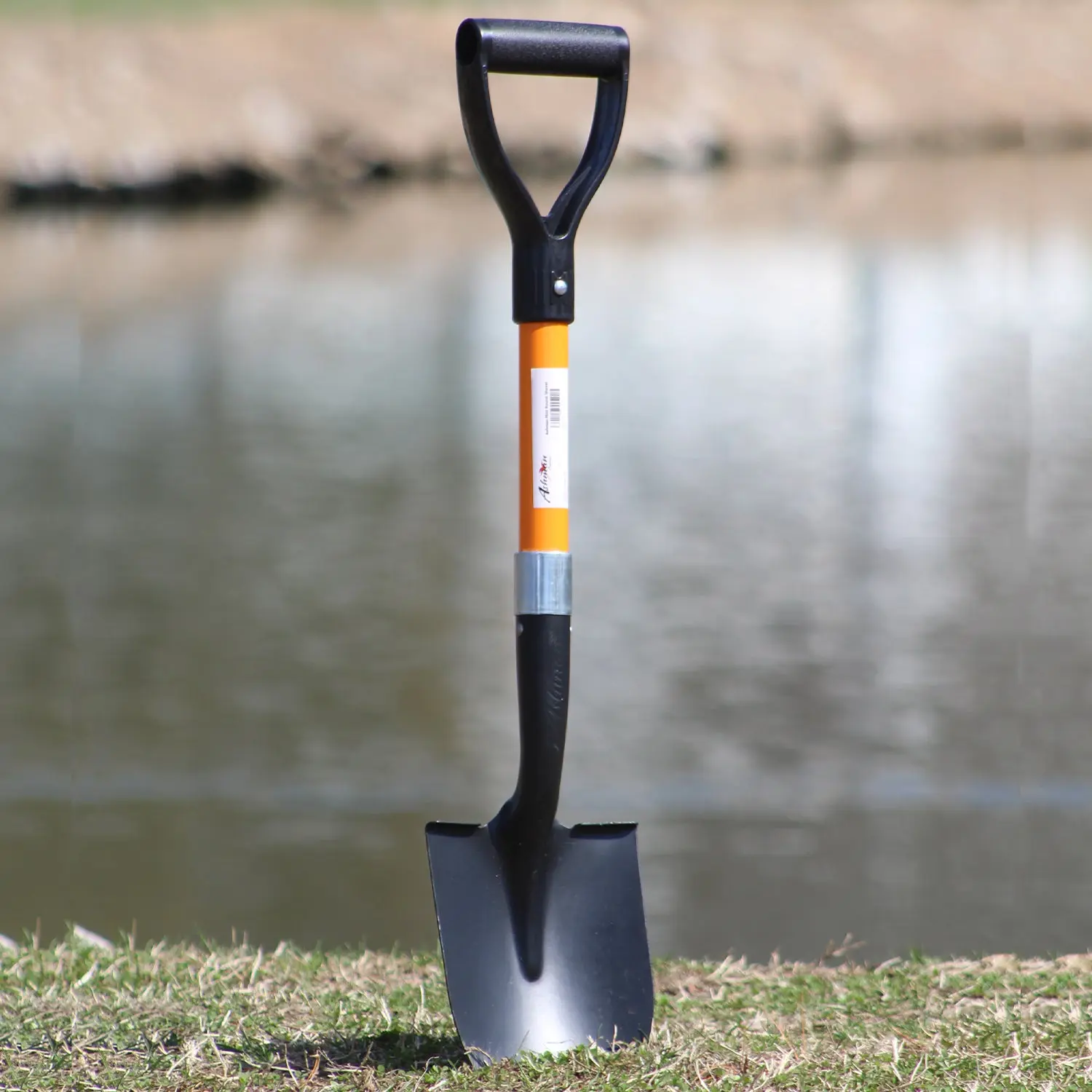 Ashman Round Shovel (Medium) – (1 Pack) – 27 Inches Short Handle Round Shovel with D Handle Grip | Fiber Glass Handle with a Sturdy Blade.