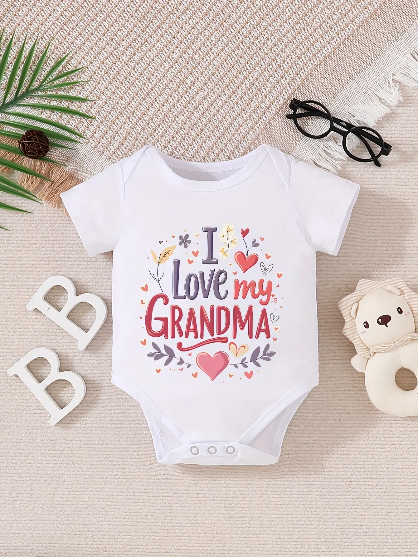 Unisex Newborn Short-Sleeve Bodysuit - Baby Onesie with "I Love My Grandma" Heart Graphic, Grandparent-Grandbaby Bond Casual Outfit Baby Clothing Baby Girl Clothes