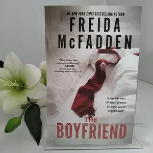 The Boyfriend series by author Freida McFadden (English version)
