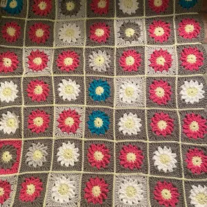 Crochet daisy blanket