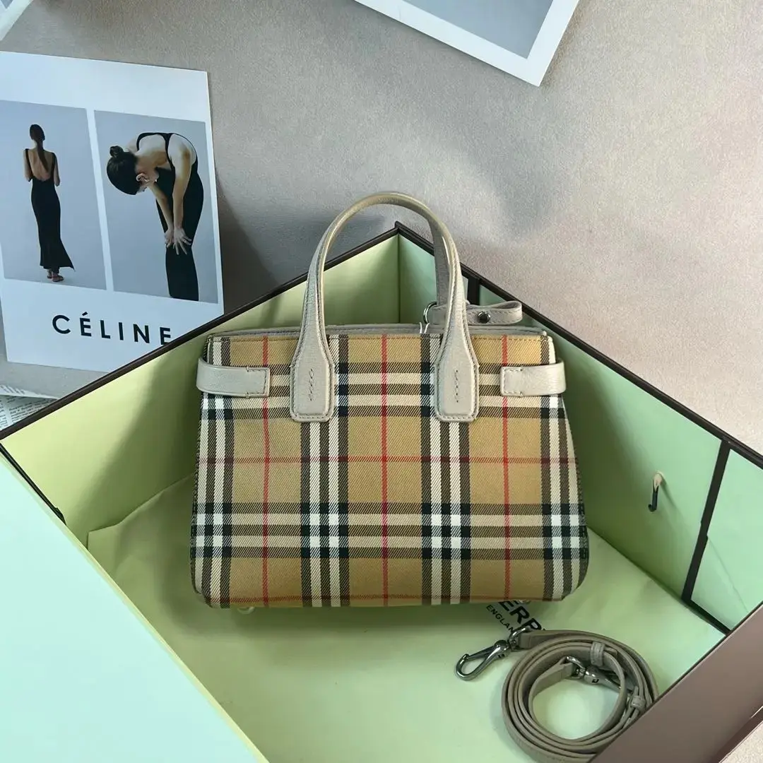 Pre-owned BURBERRY Banner Cream and Brown Plaid Sheepskin Small Size Vintage 0808Re/C8358592001