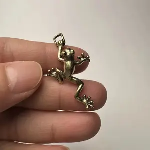 Vintage Brass Frog Statue, Fantasy Theme Home Office Decor Art, Perfect for Bookshelf Living Room Creative Display Ornament Gift, Collectible Figurines, Decorative Figurines, Sculpture Desk Decor