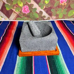 Molcajete de piedra volcánica con base cuadrado de madera  8in Kitchen Utensils